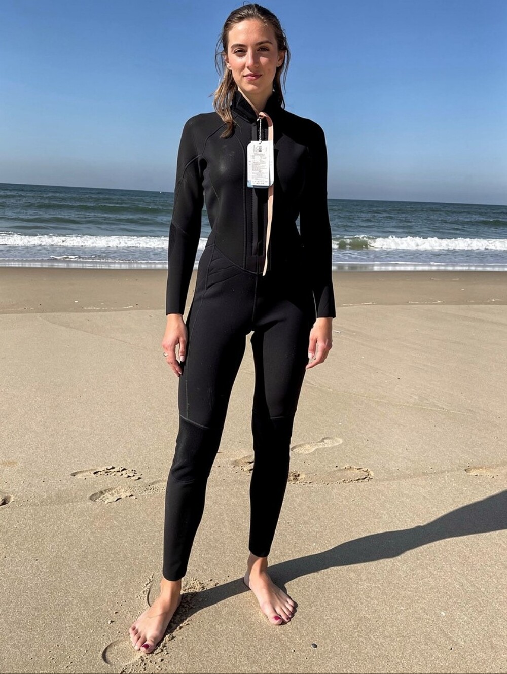 Aqua Women’s Full-Body Black Wetsuit with Pink Pull Tab